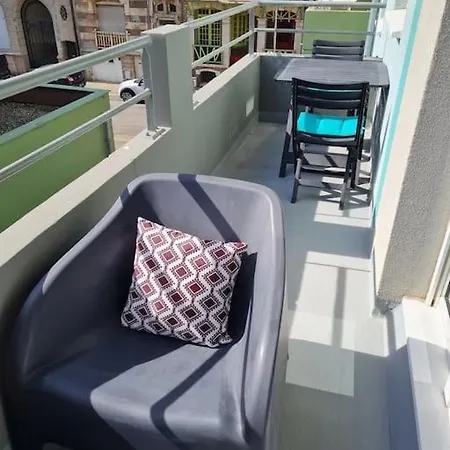 Trimaran 10 Metres De La Avec Balcon/terrasse Apartman *