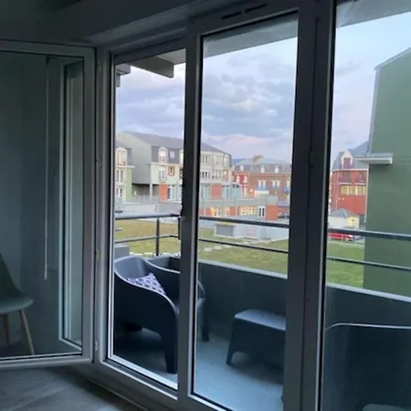 Trimaran 10 Metres De La Avec Balcon/terrasse 아파트 *